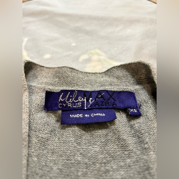 Grey Sleeveless Cardigan - Picture 2 of 3